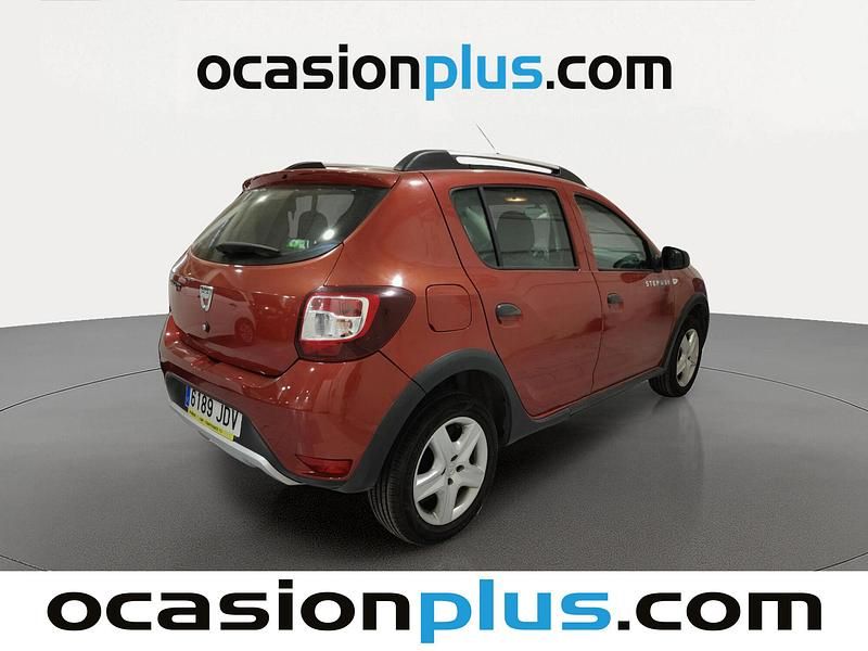 Usado Dacia Sandero Stepway 90 CV (66 kW) 2015 Rojo Utilitario