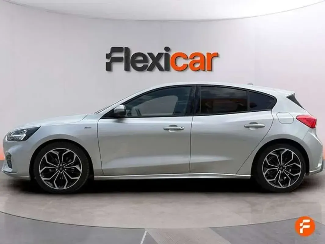 Usado Ford Focus ST-Line 125 CV (91 kW) 2021 Gris Berlina