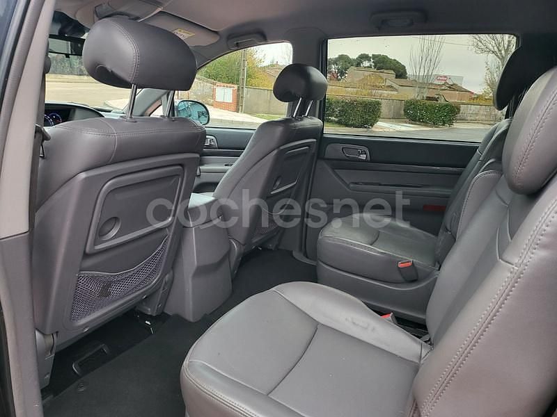 Usado Ssangyong (KGM) Rodius Limited 155 CV (114 kW) 2016 Gris / plata Monovolumen