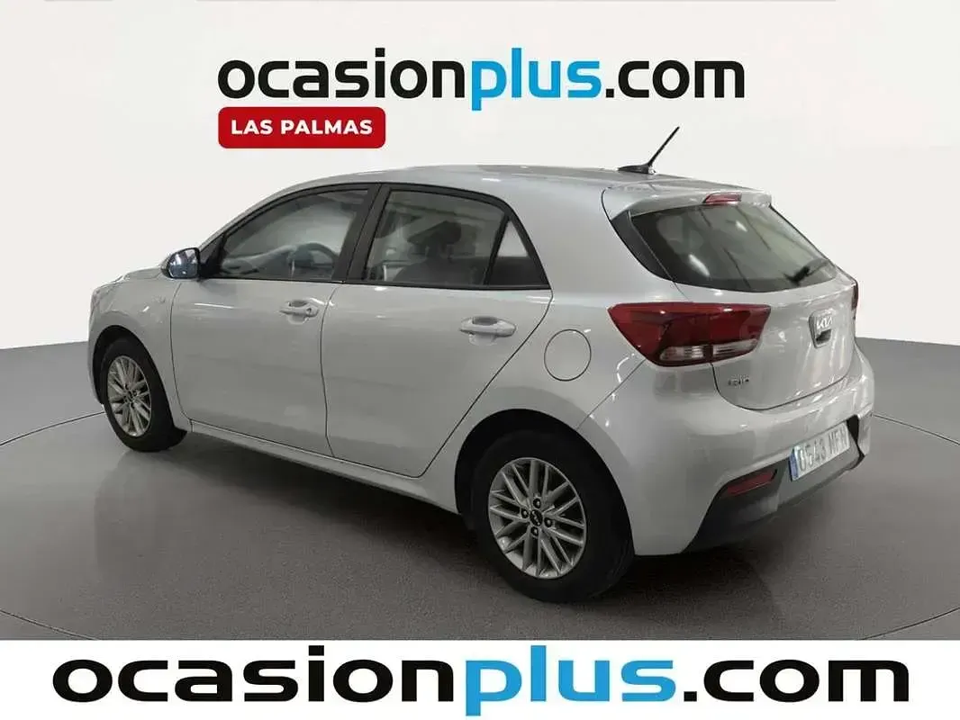 Usado Kia Rio GT-Line 84 CV (61 kW) 2023 Gris Utilitario