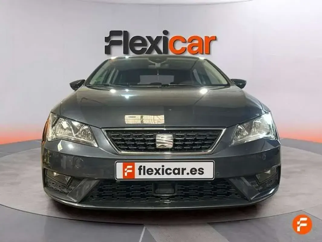 Usado Seat Leon ST Style 131 CV (96 kW) 2019 Gris Familiar