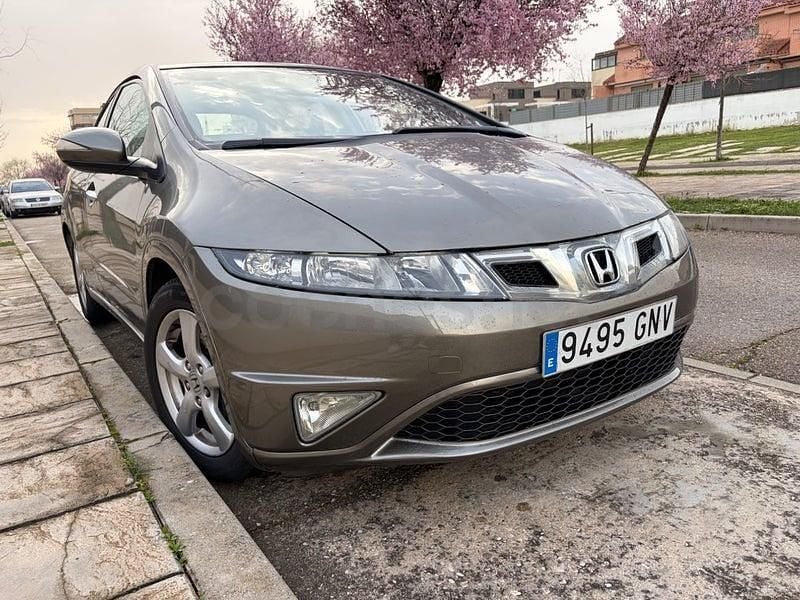 Usado Honda Civic Sport 100 CV (73 kW) 2009 Gris / plata Berlina