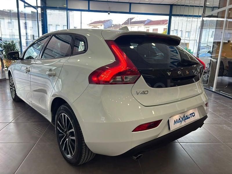 Usado Volvo V40 Momentum 150 CV (110 kW) 2017 Blanco Berlina