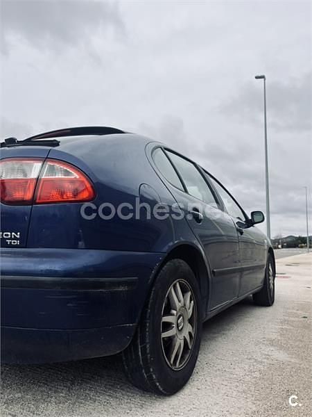 Usado Seat Leon Stella 110 CV (80 kW) 2003 Azul Utilitario