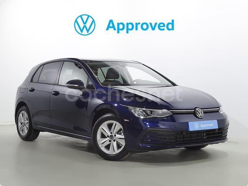 Azul Usado 2023 VW Golf VIII Life Berlina | 23.900 € (Precio justo) - Imagen 1/4