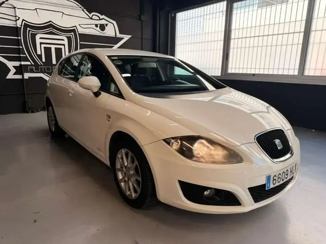 Usado Seat Leon Copa 105 CV (77 kW) 2012 Blanco Coupe