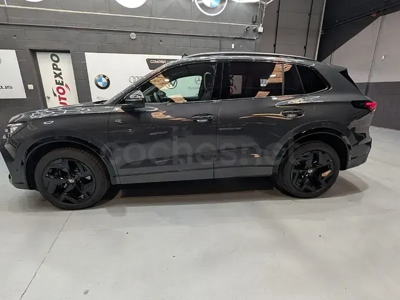 Usado VW Tiguan R-line 193 CV (141 kW) 2025 Gris / plata SUV