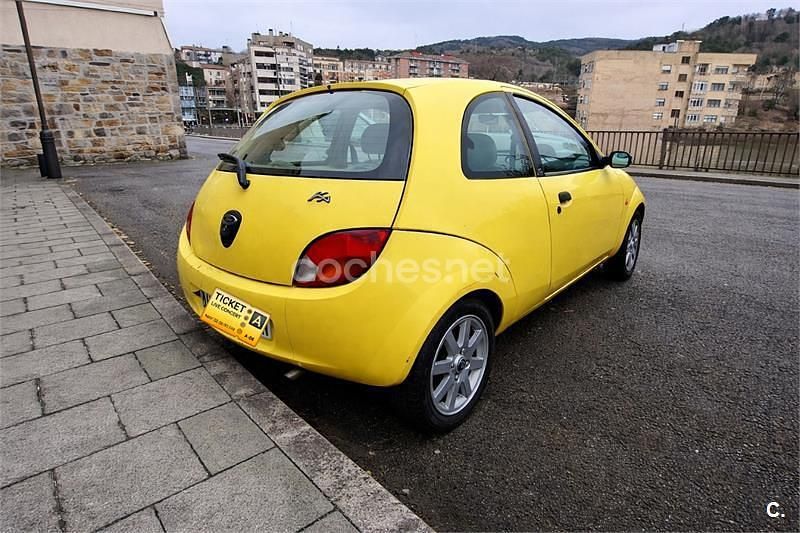 Usado Ford Ka 60 CV (44 kW) 2000 Amarillo Utilitario