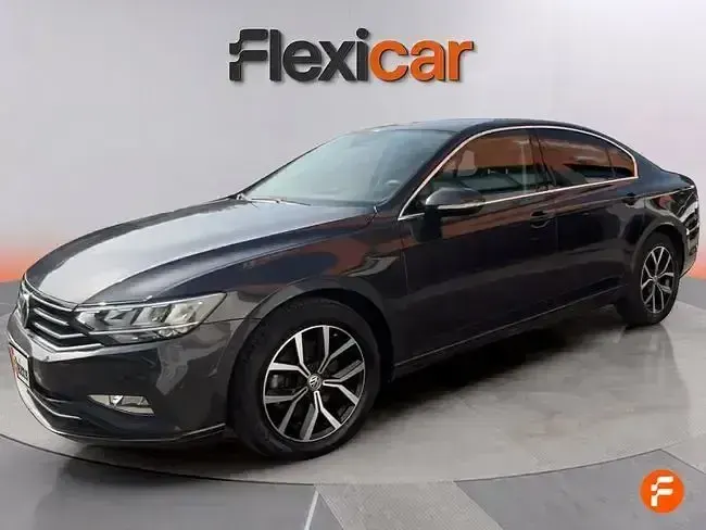 Usado VW Passat Executive 120 CV (88 kW) 2020 Gris Familiar