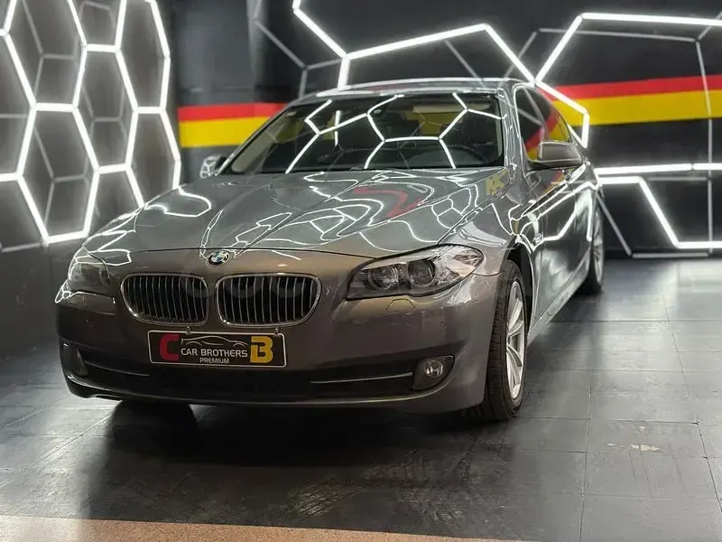 Usado BMW 520 Comfort Edition 184 CV (135 kW) 2009 Gris / plata Berlina