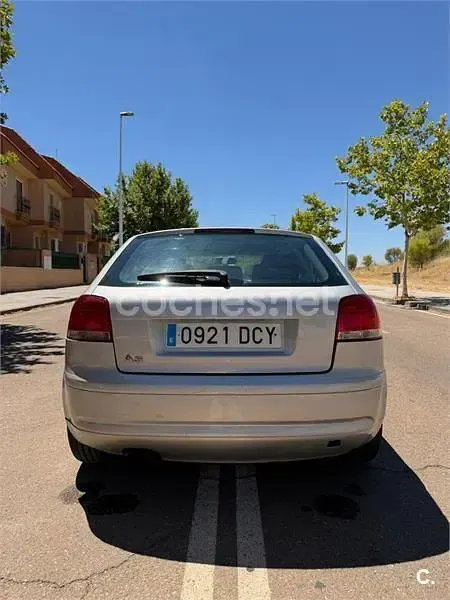 Usado Audi A3 Ambition 105 CV (77 kW) 2005 Gris / plata Utilitario