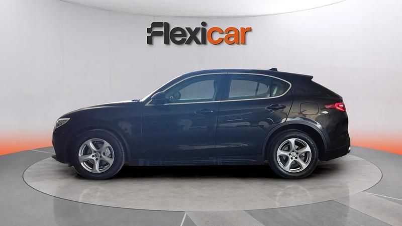 Usado Alfa Romeo Stelvio 180 CV (132 kW) 2017 Negro SUV