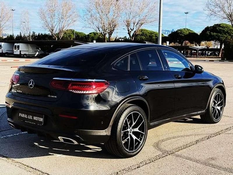 Usado Mercedes GLC300 AMG line 245 CV (180 kW) 2021 Negro SUV