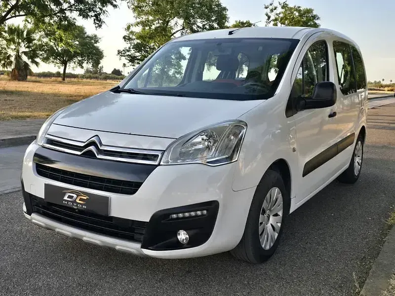 Usado Citroën Berlingo Feel 100 CV (73 kW) 2016 Blanco Monovolumen