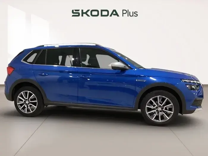 Usado Skoda Kamiq 110 CV (80 kW) 2022 Azul SUV