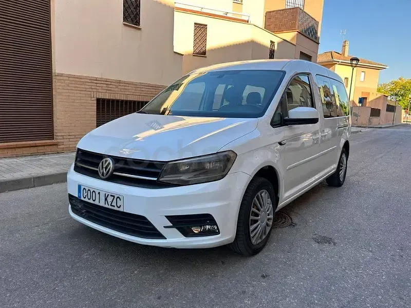Usado VW Caddy Beach 102 CV (75 kW) 2020 Blanco Monovolumen