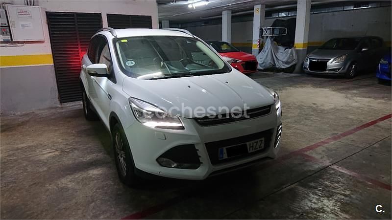 Usado Ford Kuga Titanium 140 CV (102 kW) 2014 Blanco SUV