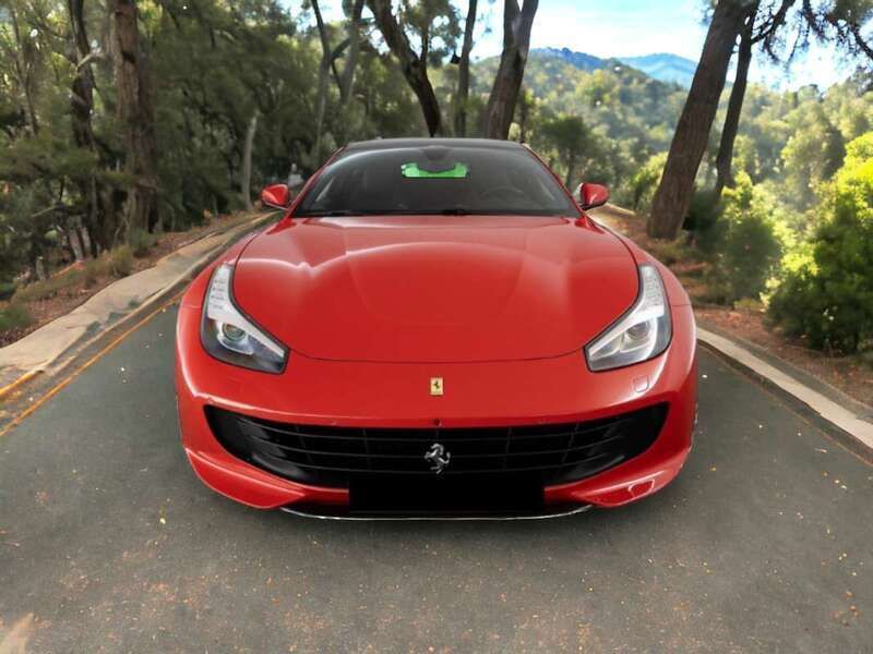 Rojo Usado 2018 Ferrari GTC4Lusso Coupe | 235.000 € - Imagen 1/4