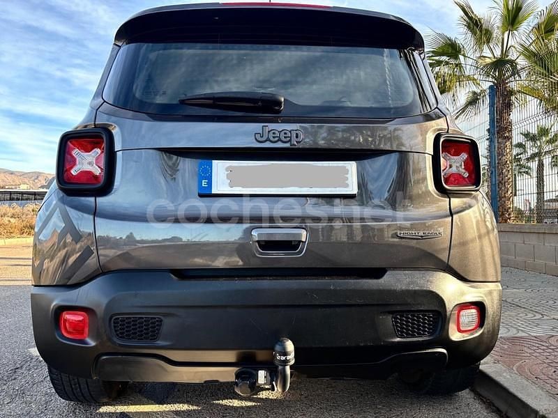 Usado Jeep Renegade Sport 120 CV (88 kW) 2019 Gris / plata SUV