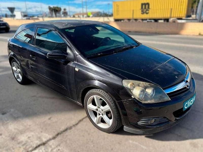 Usado Opel Astra GTC Sport 115 CV (84 kW) 2006 Negro Utilitario