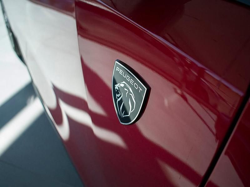 Nuevo Peugeot e-408 GT 133 kW (181 CV) 2025 Rojo SUV