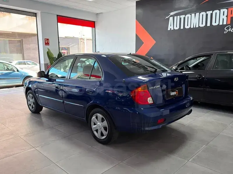 Usado Hyundai Accent 81 CV (59 kW) 2005 Azul Berlina