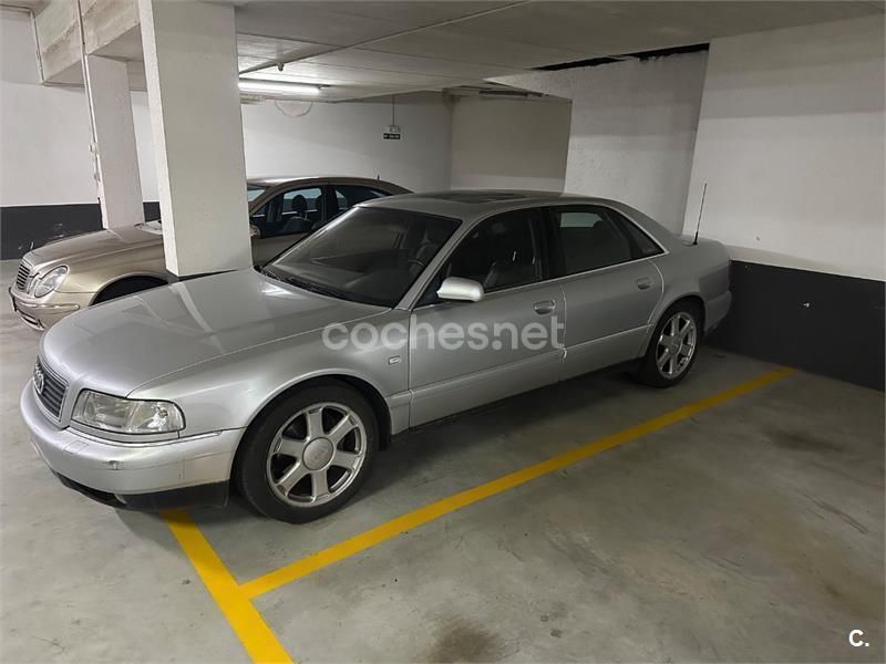Gris / plata Usado 2002 Audi A8 Berlina | 8800 € - Imagen 1/4