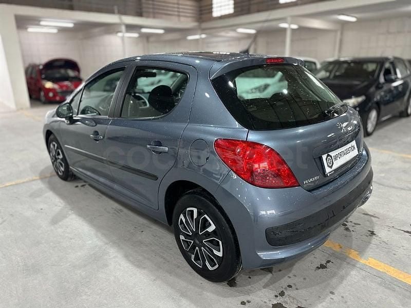 Usado Peugeot 207 75 CV (55 kW) 2007 Azul Berlina