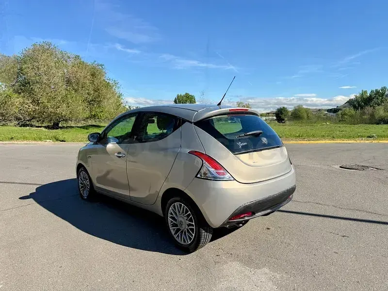 Brugt Lancia Ypsilon Platinum 69 HK (50 kW) 2012 Beige Hatchback