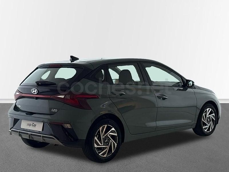 Usado Hyundai i20 100 CV (73 kW) 2024 Verde Utilitario