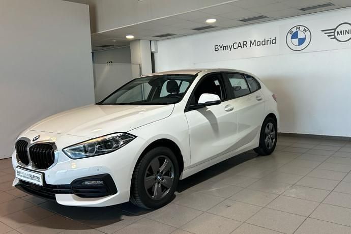 Blanco Usado 2021 BMW 118 Comfort Edition Utilitario | 20.901 € (Buen precio) - Imagen 1/4
