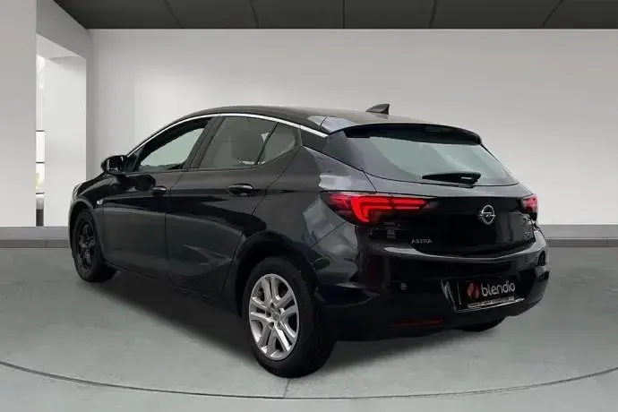 Usado Opel Astra Business 131 CV (96 kW) 2015 Negro Utilitario