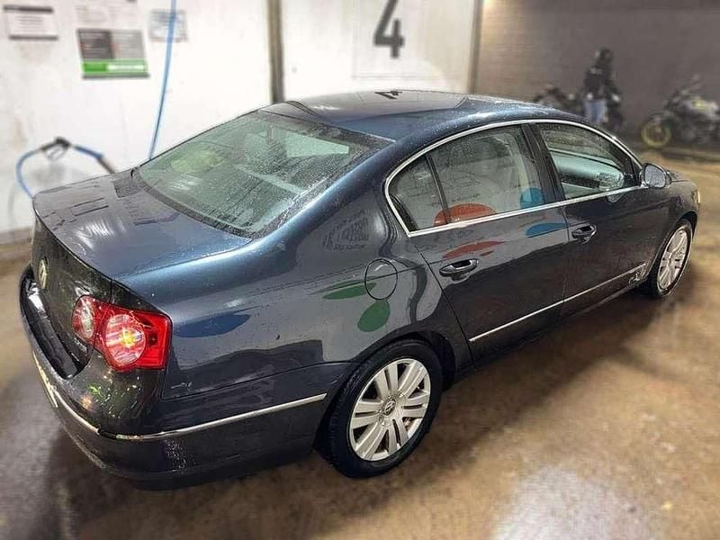 Usado VW Passat Highline 210 CV (154 kW) 2005 Azul Berlina