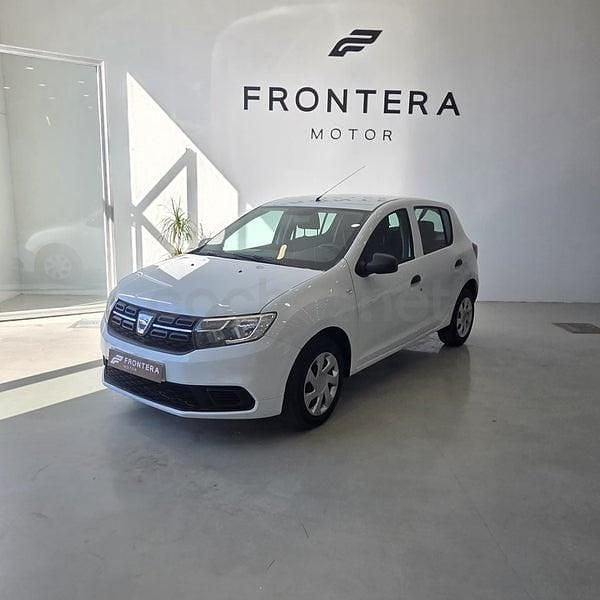 Usado Dacia Sandero Ambiance 75 HP (55 kW) 2017 Branco Sedan