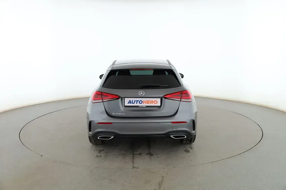 Usado Mercedes A200 AMG line 150 CV (110 kW) 2022 Gris Berlina