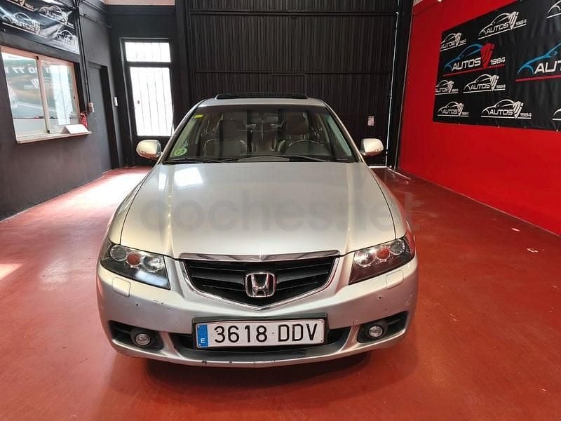 Usado Honda Accord Executive 140 CV (102 kW) 2004 Gris / plata Berlina