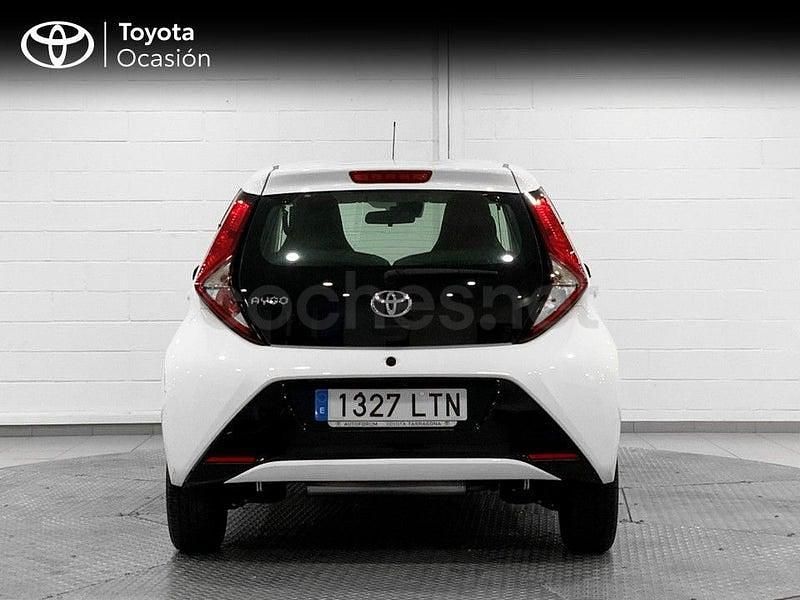 Usado Toyota Aygo X-play 72 CV (52 kW) 2021 Blanco Utilitario