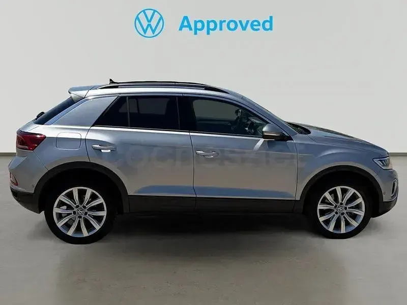 Usado VW T-Roc Life 150 CV (110 kW) 2023 Gris / plata SUV