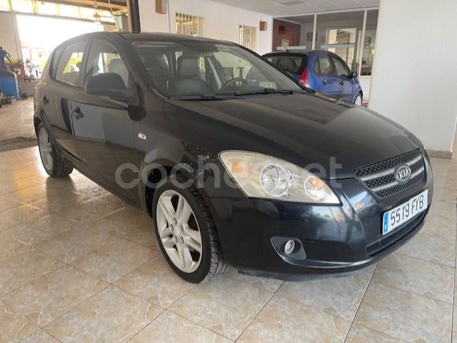Usado Kia Ceed Active 115 CV (84 kW) 2007 Negro Utilitario
