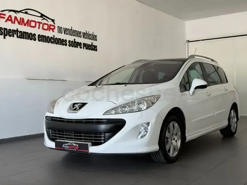 Usado Peugeot 308 SW Active 112 CV (82 kW) 2011 Blanco Familiar