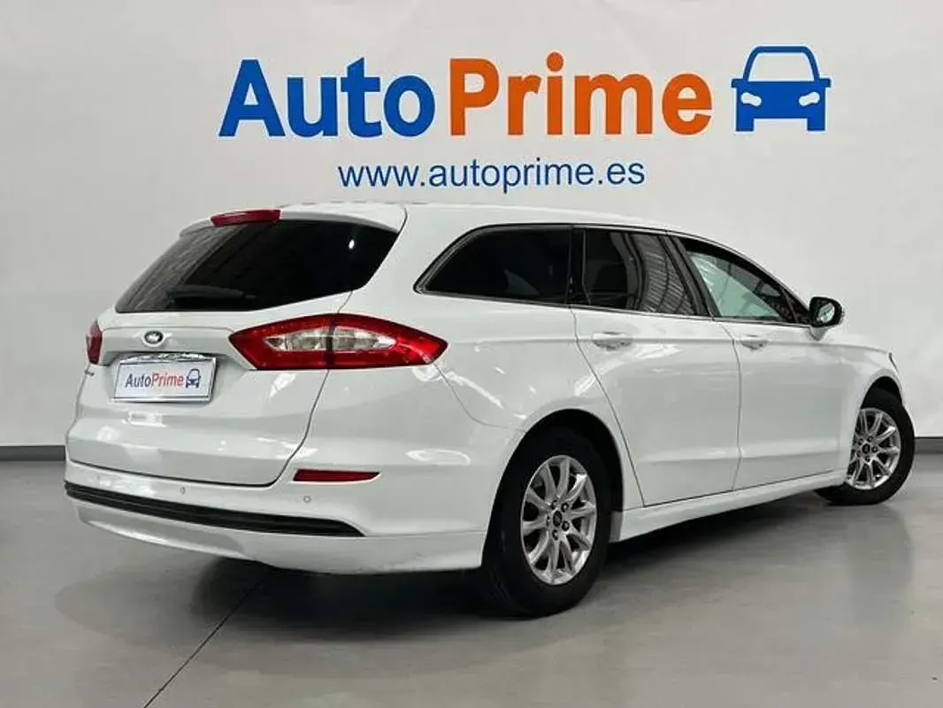 Usado Ford Mondeo Trend 150 CV (110 kW) 2018 Blanco Familiar