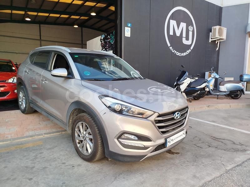 Gris / plata Usado 2015 Hyundai Tucson SUV | 12.499 € (Precio justo) - Imagen 1/4