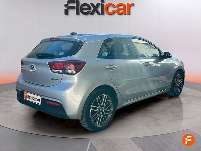 Usado Kia Rio 120 CV (88 kW) 2021 Gris Berlina