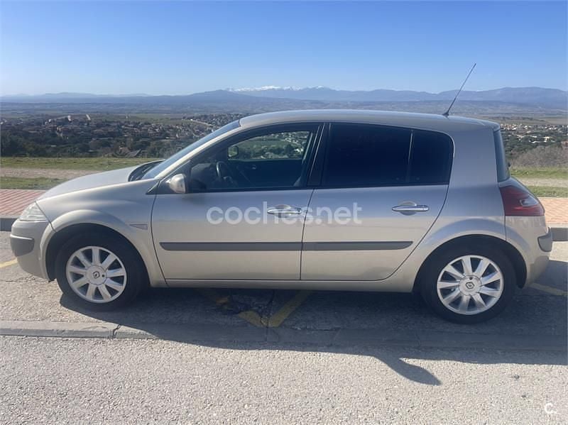 Usado Renault Mégane II Dynamique 105 CV (77 kW) 2007 Beige Berlina