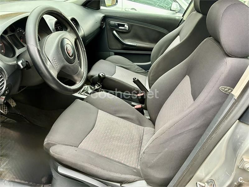 Usado Seat Ibiza Sport 130 CV (95 kW) 2001 Gris / plata Utilitario