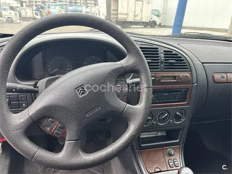 Usado Citroën Xsara Exclusive 90 CV (66 kW) 2000 Gris / plata Berlina