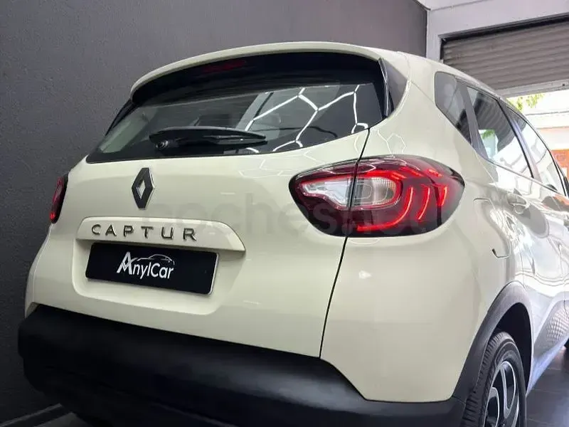 Usado Renault Captur Zen 90 CV (66 kW) 2020 Blanco SUV