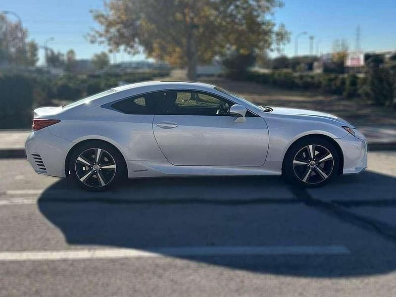 Usado Lexus RC300h Executive Line 223 CV (164 kW) 2019 Blanco Coupe