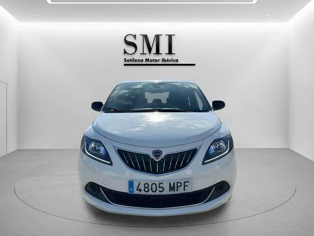 Usado Lancia Ypsilon Silver 69 CV (50 kW) 2022 Blanco Utilitario