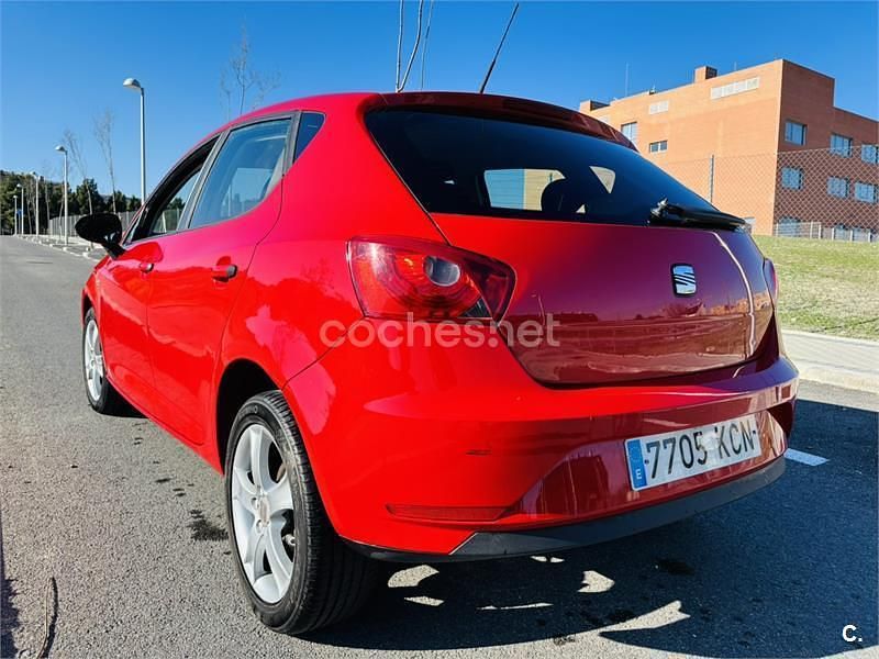 Usado Seat Ibiza Reference 90 CV (66 kW) 2017 Rojo Berlina